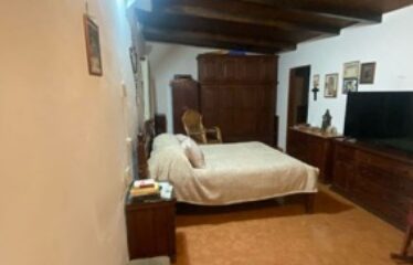 VENTA-CASA EN ESQUINA-ZONA SHOPPING